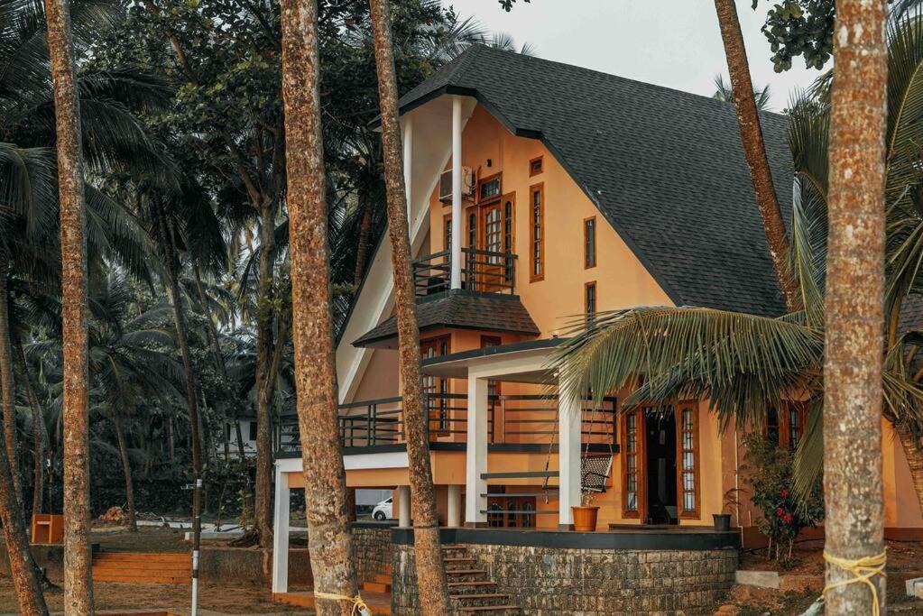 Baywatch By Grha - A Picturesque Beachfront Villa Calecute Exterior foto