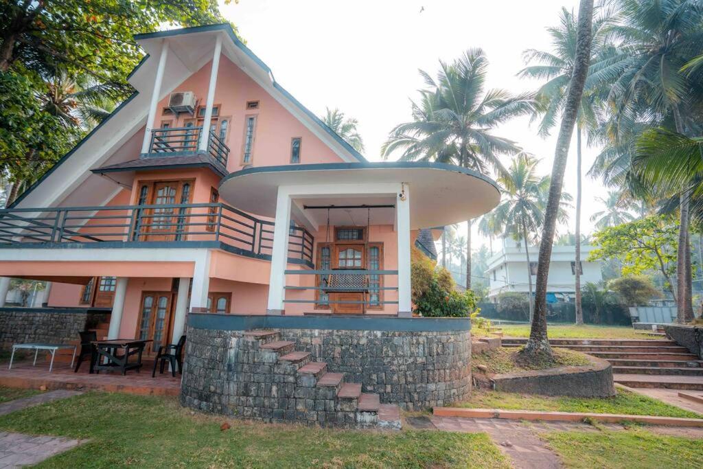 Baywatch By Grha - A Picturesque Beachfront Villa Calecute Exterior foto