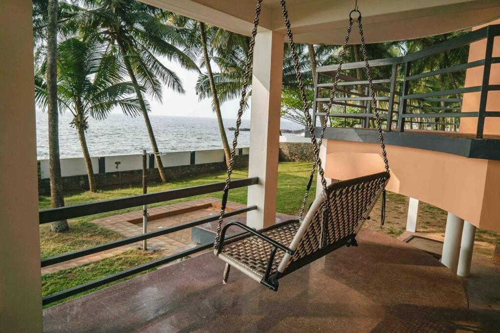 Baywatch By Grha - A Picturesque Beachfront Villa Calecute Exterior foto