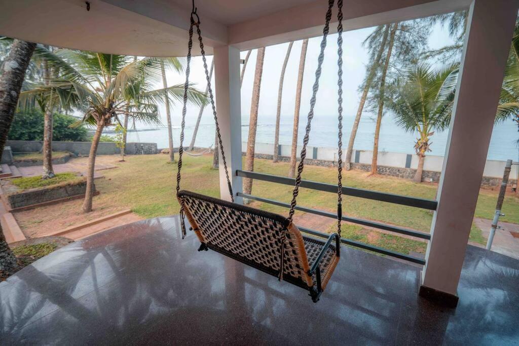 Baywatch By Grha - A Picturesque Beachfront Villa Calecute Exterior foto